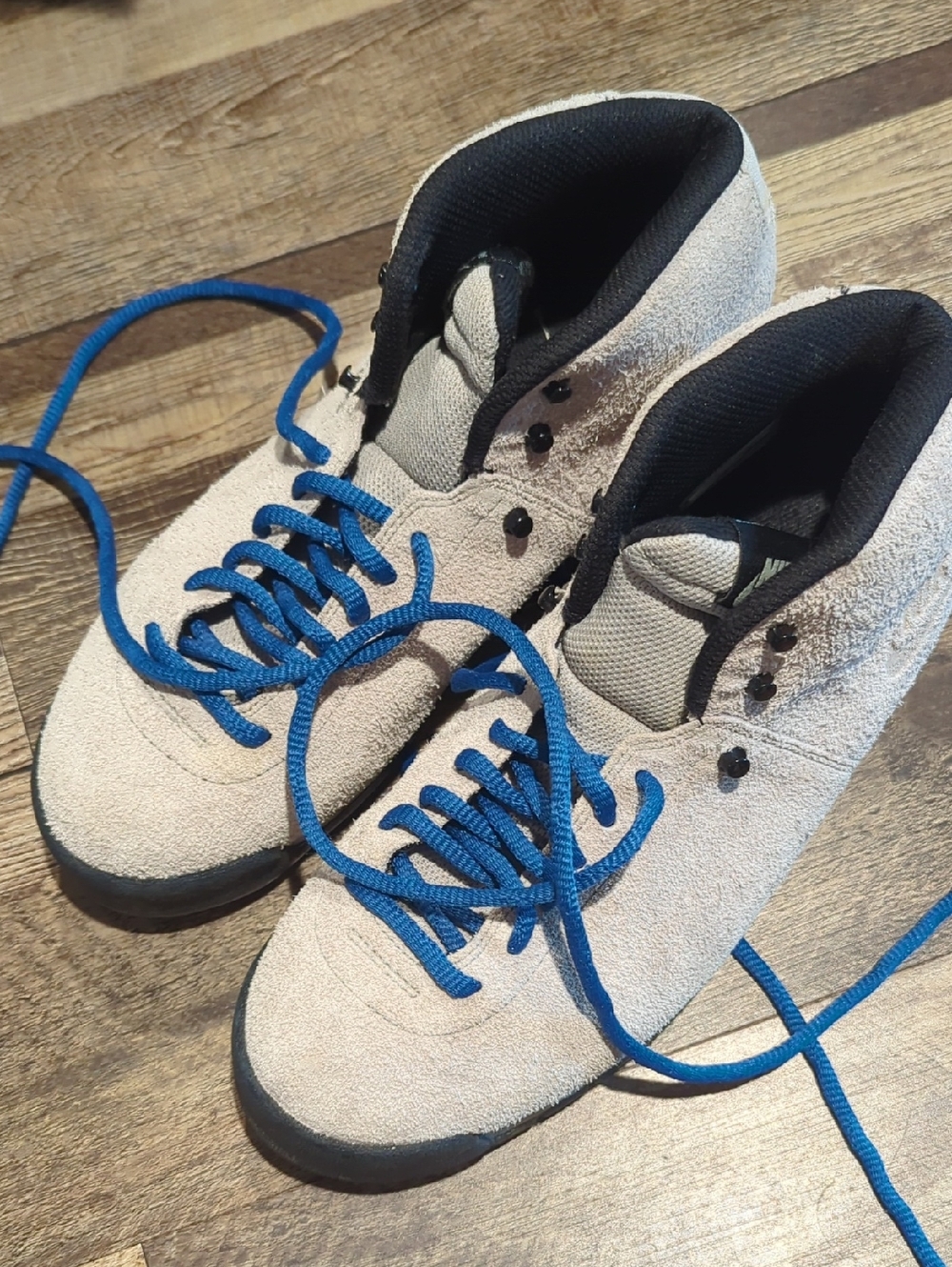 Nike Air Magma Suede trekking shoes in gray and blue